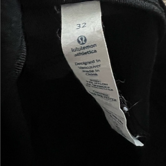 Lululemon Mens Shorts in Black Size 32 - Picture 6 of 6